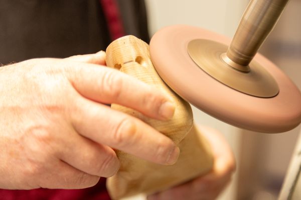 Schuhmacher-in, (m/w/d) und Orthop&auml;dieschuhmacher-in, (m/w/d)